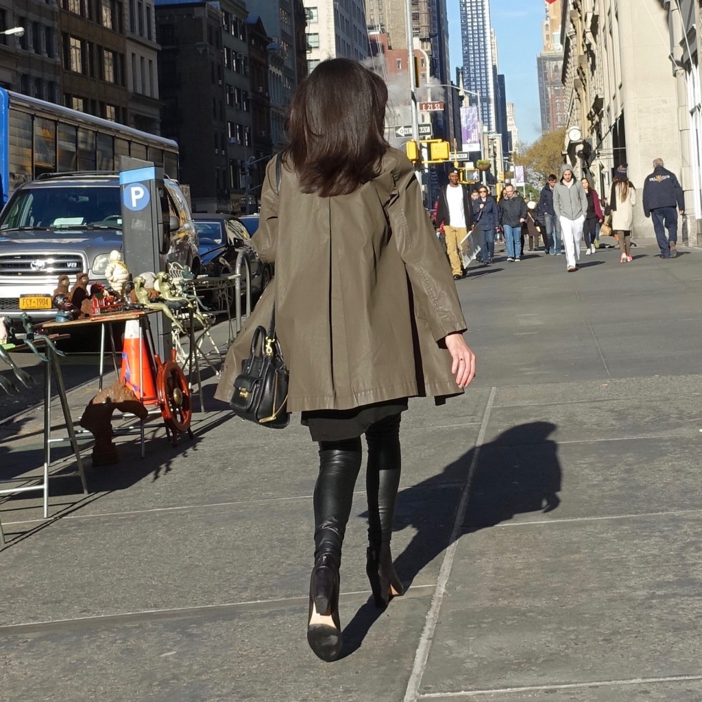 LEATHER BOOTS AND LEGGINGS. WALKING IN THE CITY 