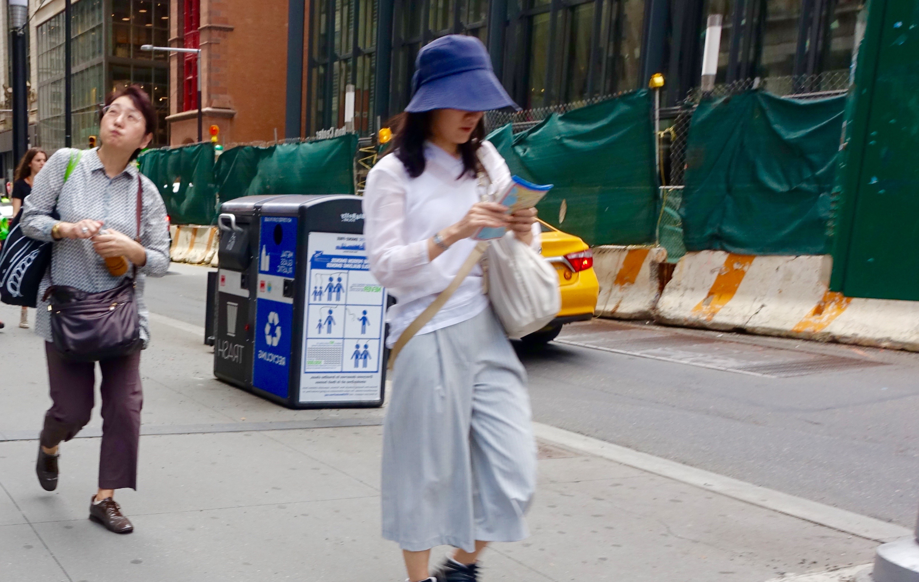 Wide-legged and palazzo pants