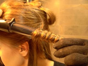 Wrap the hair around the wand