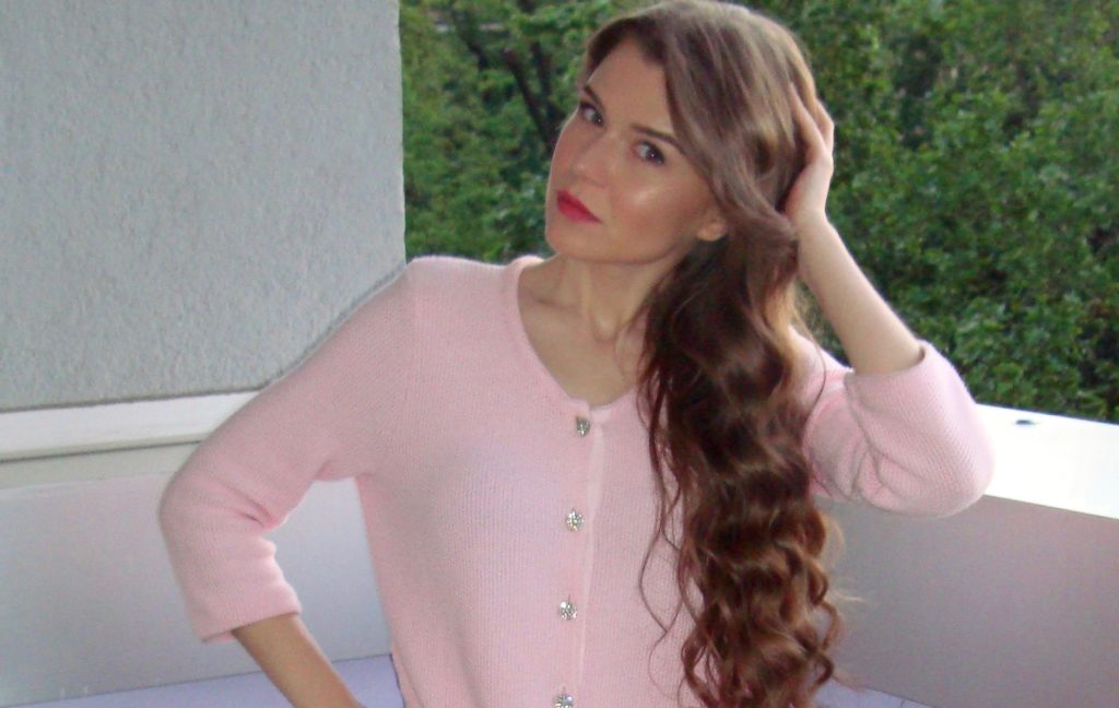 Julia with curly hair