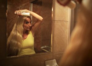 Liliya using Phytokératine Repairing Thermal Protectant Spray